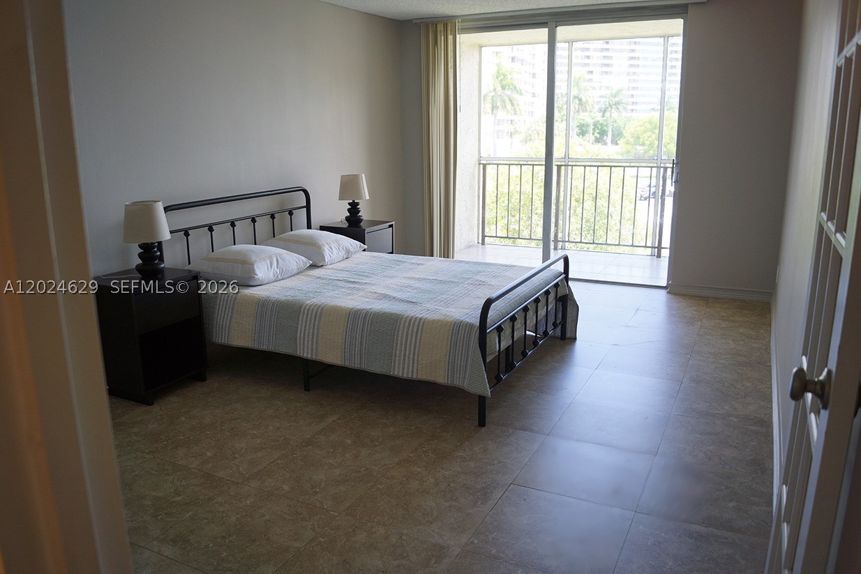 Hallandale Beach photo 2