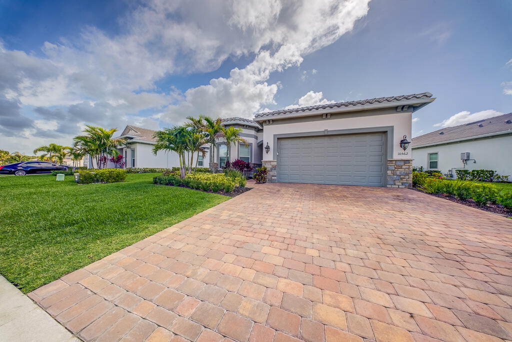 Palm Beach Gardens photo 1