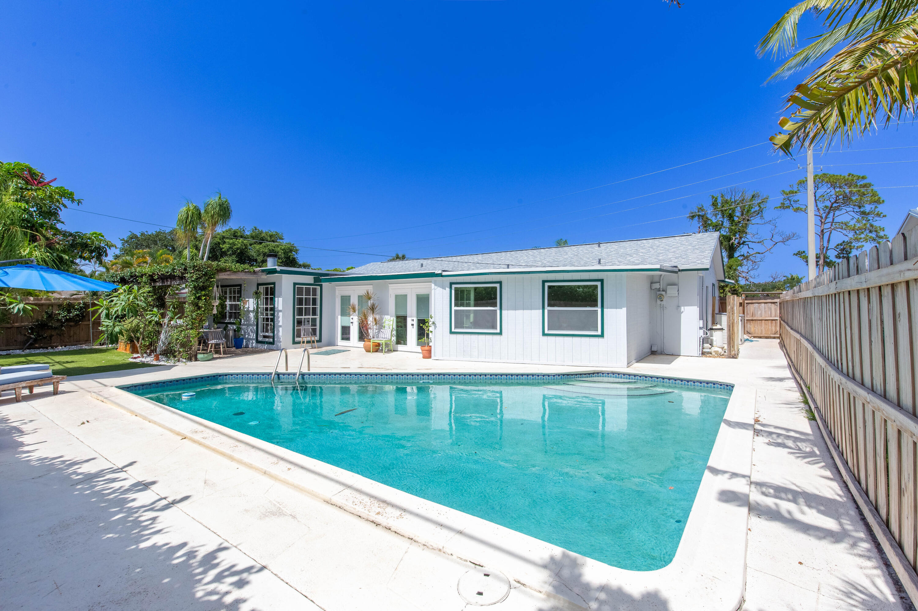 Palm Beach Gardens photo 1