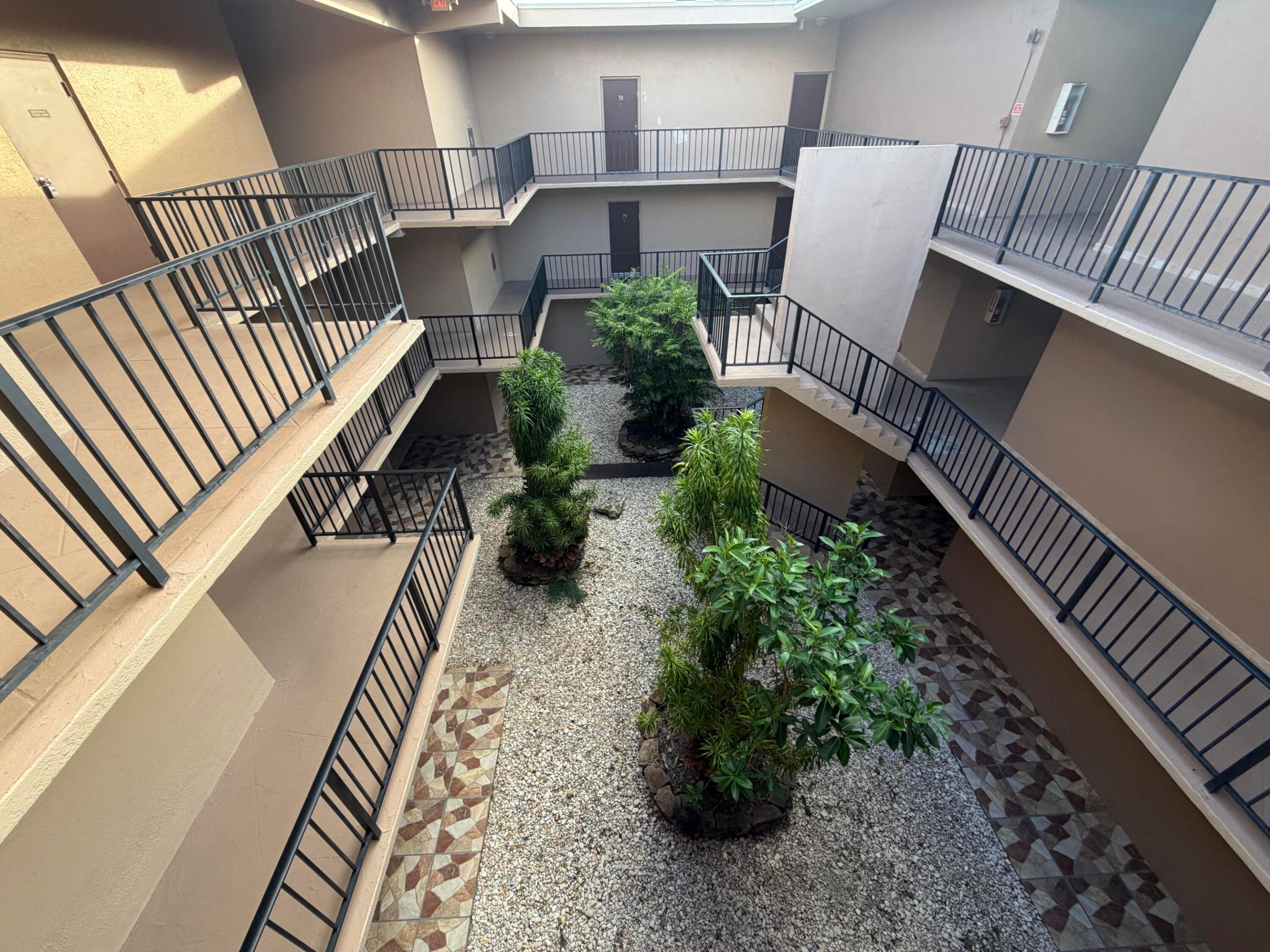Hollywood photo 3