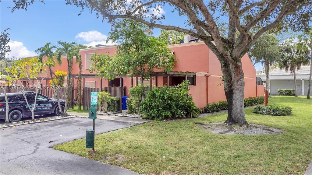 Pembroke Pines photo 2