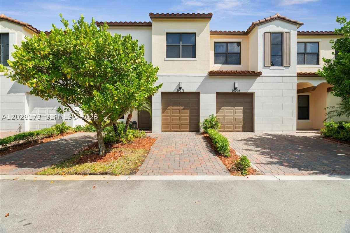Pembroke Pines photo 1