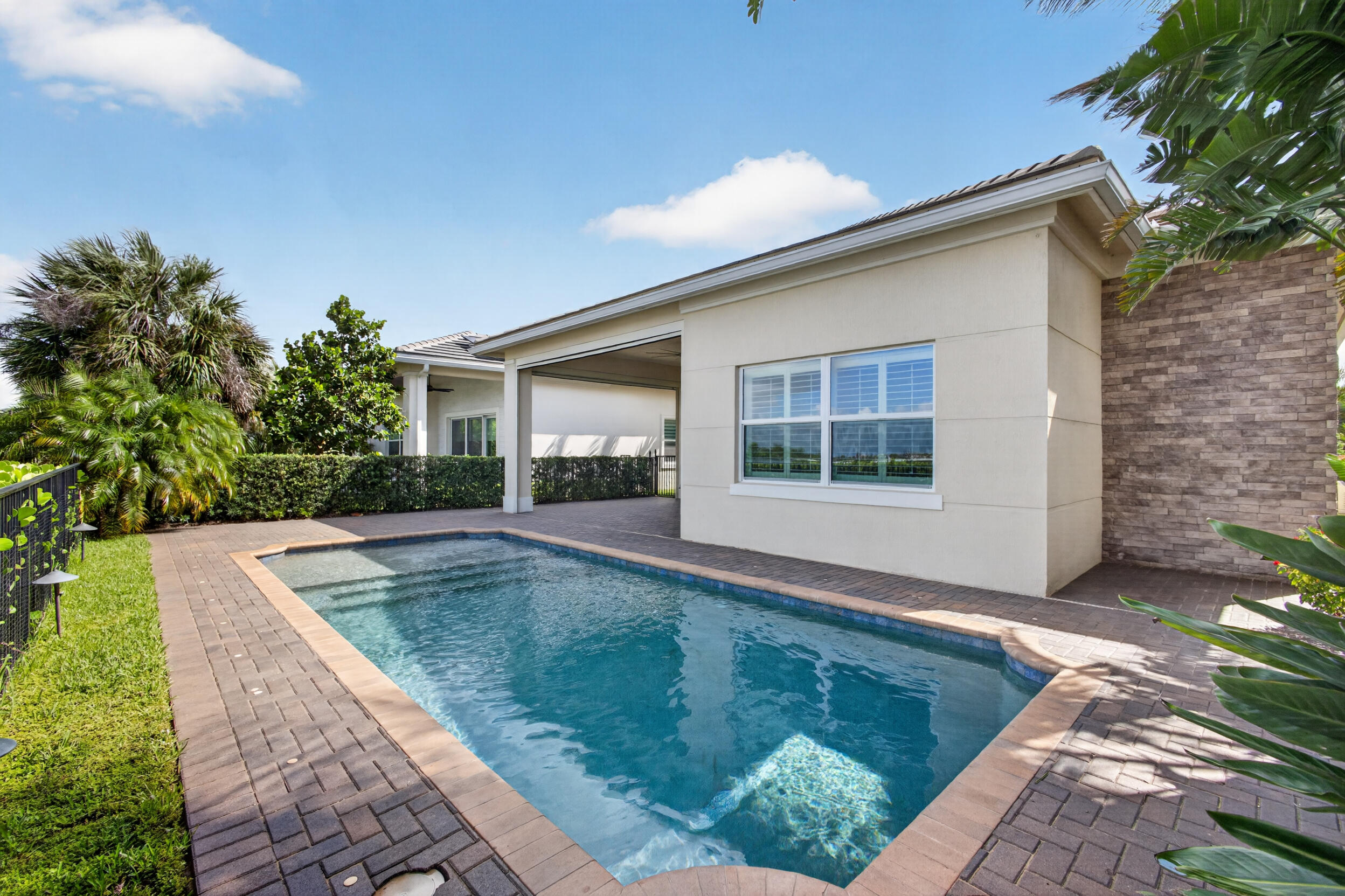 Palm Beach Gardens photo 1