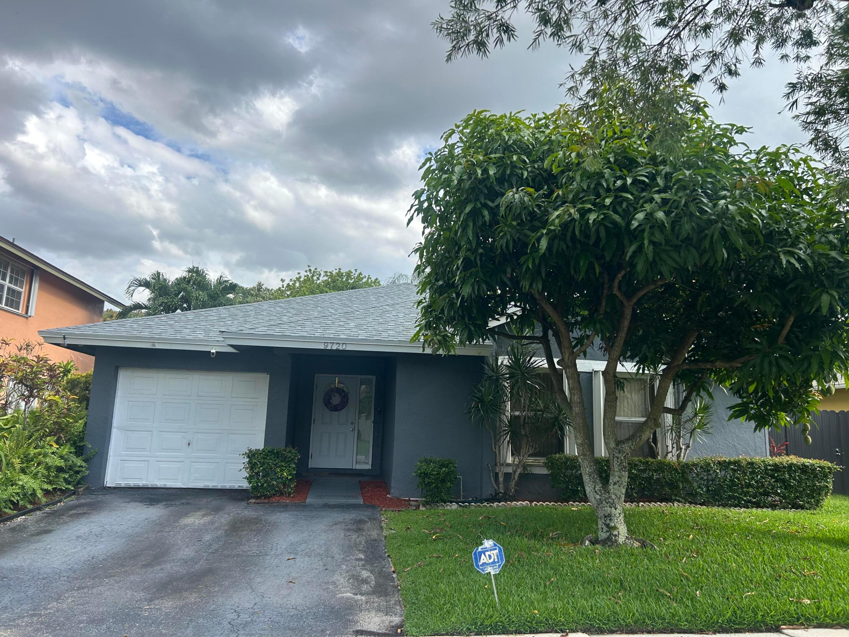 Pembroke Pines photo 2