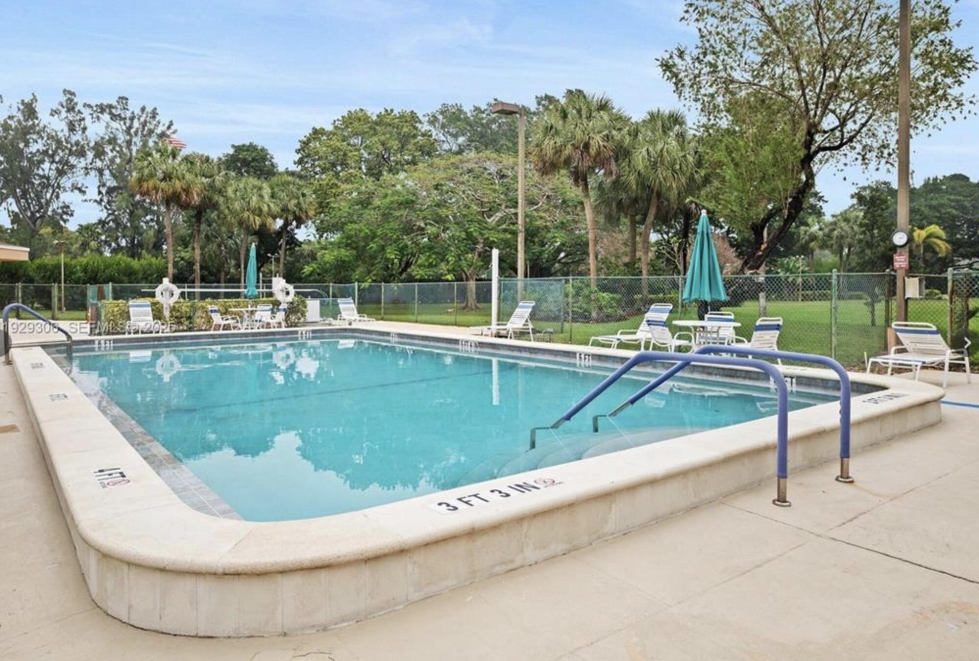 Pembroke Pines photo 3