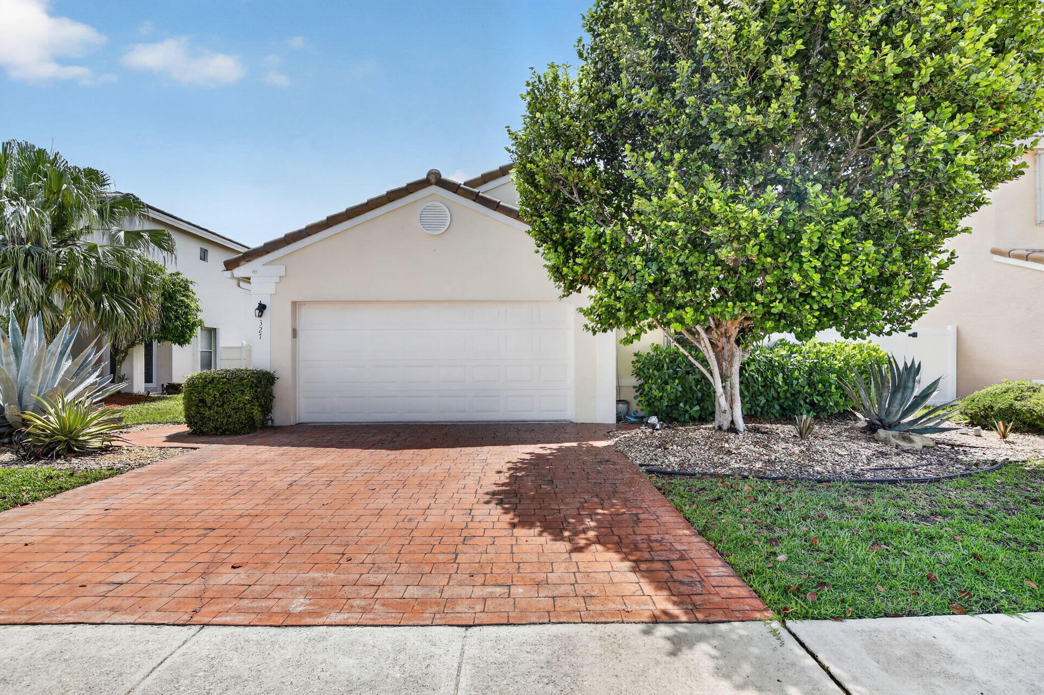 Pembroke Pines photo 1