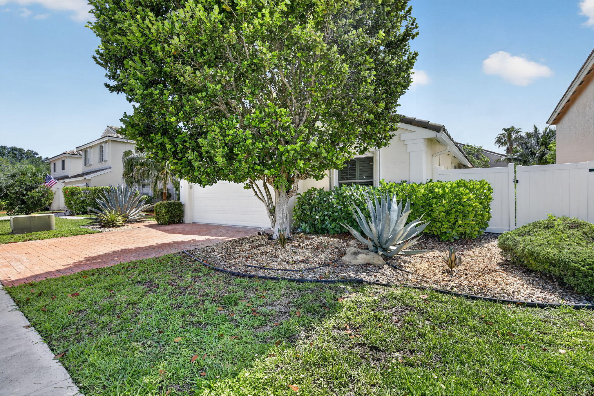 Pembroke Pines photo 2