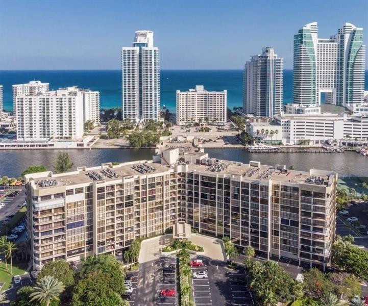 Hallandale Beach photo 1