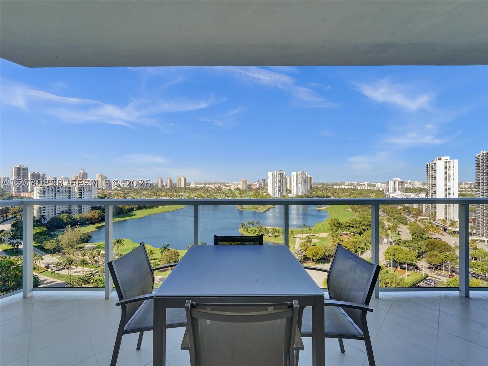 Aventura photo 2