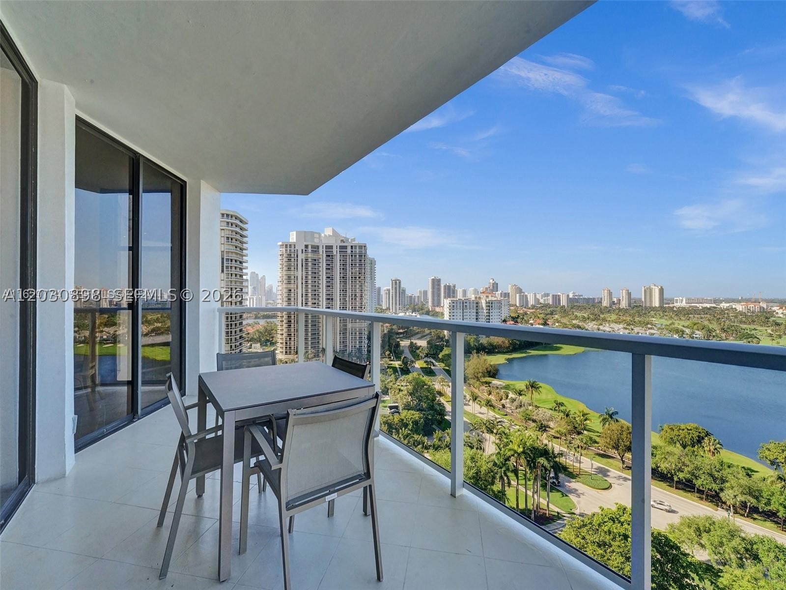 Aventura photo 3