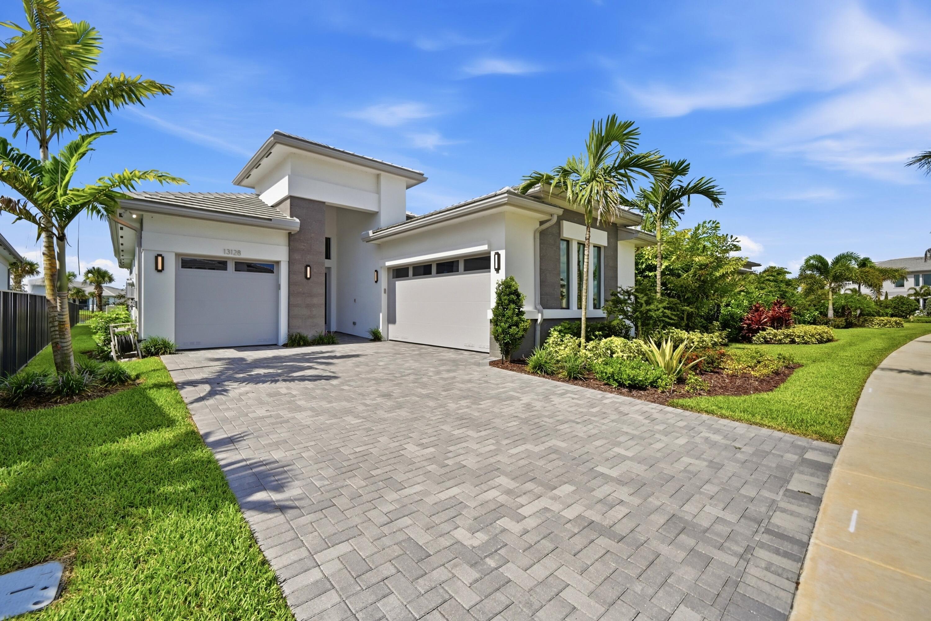 Palm Beach Gardens photo 1