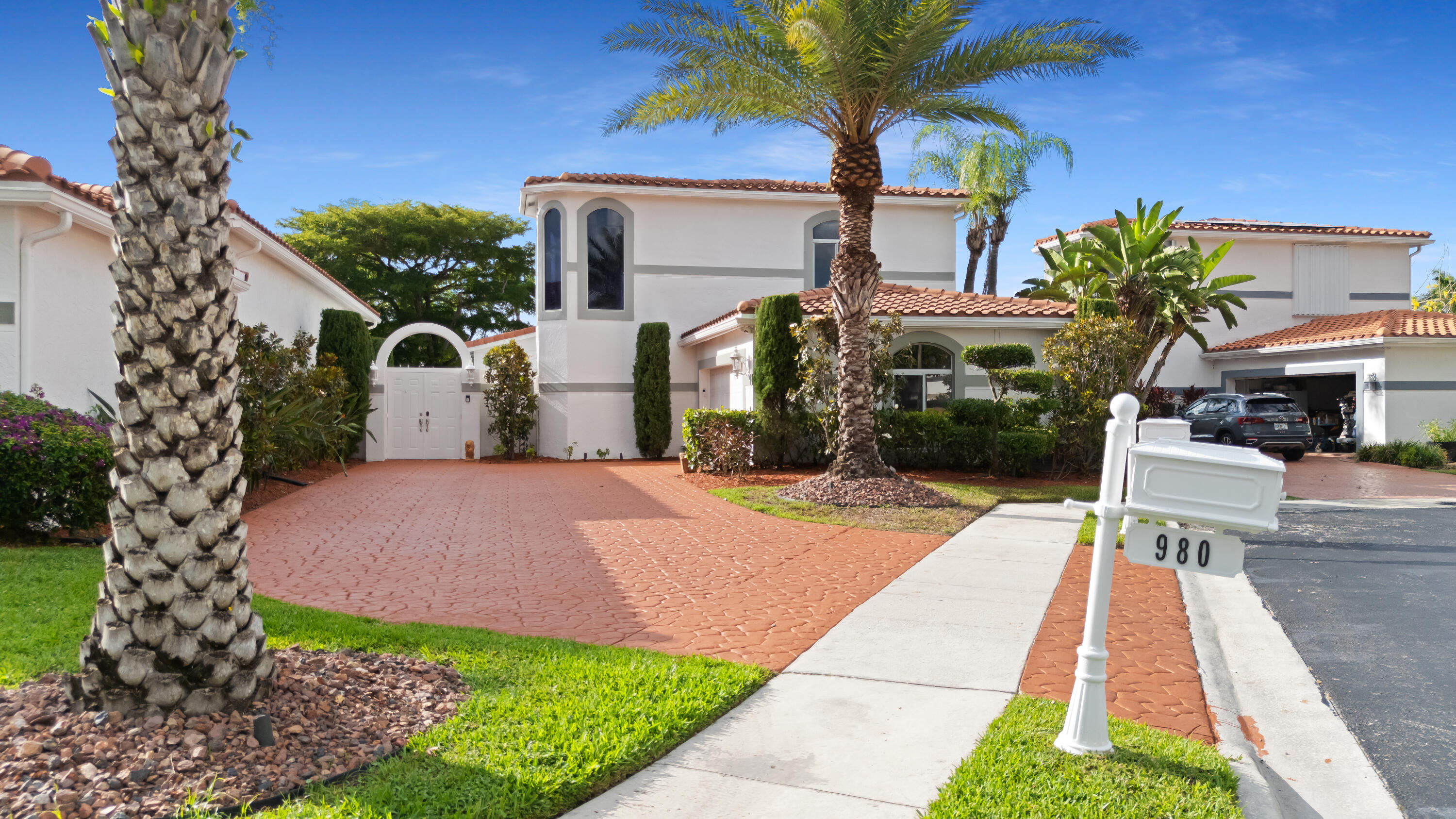 Pembroke Pines photo 2