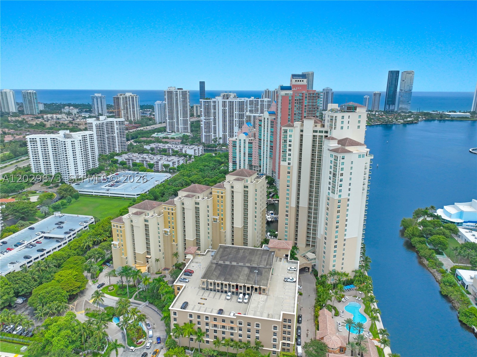 Aventura photo 1