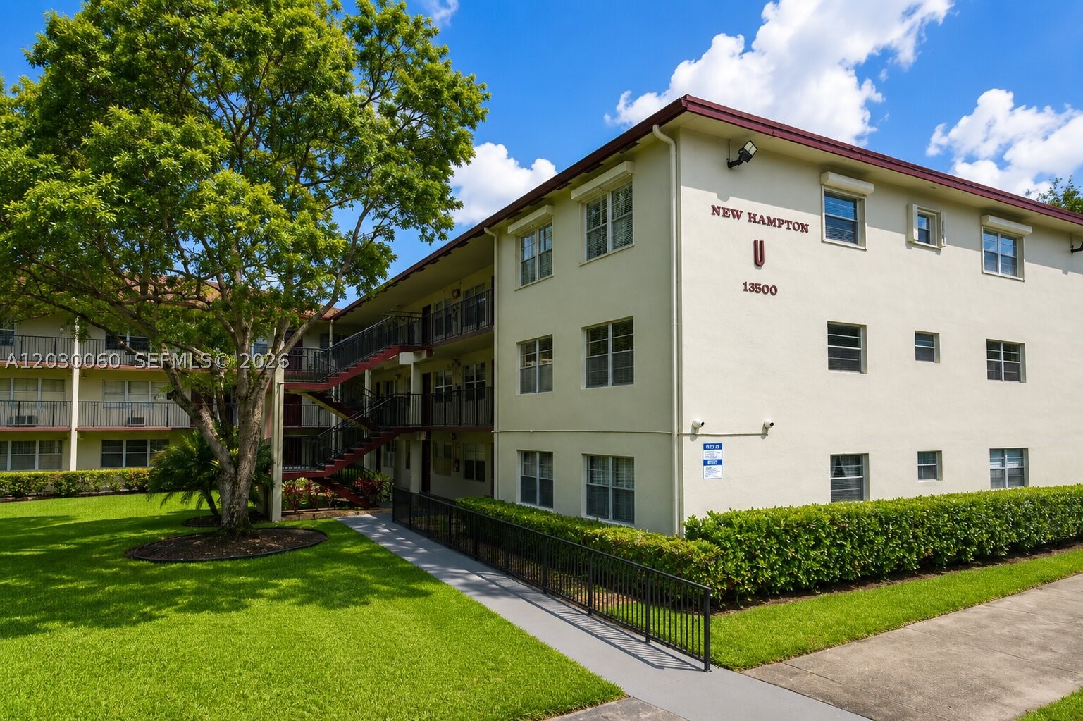 Pembroke Pines photo 2