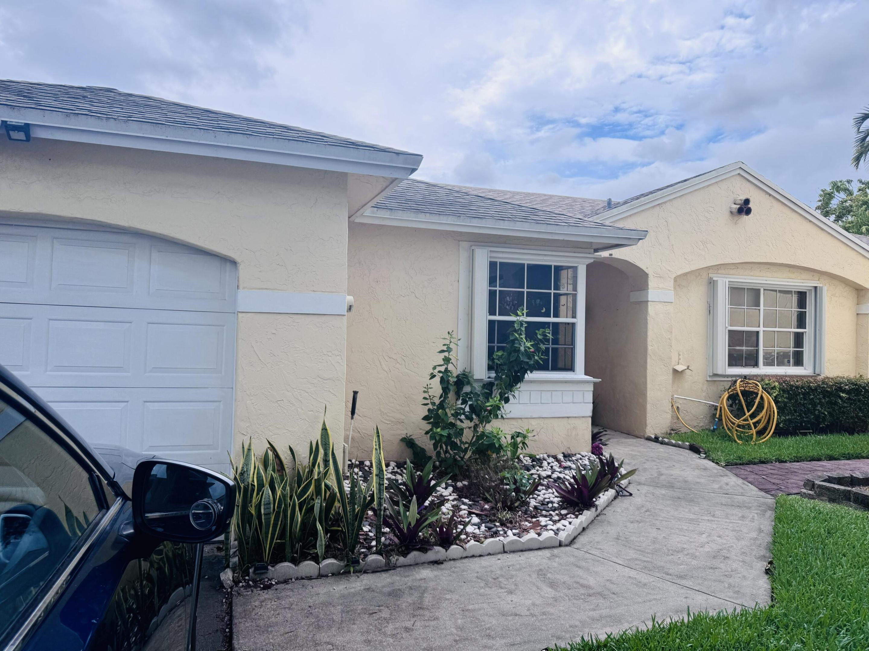 Pembroke Pines photo 1