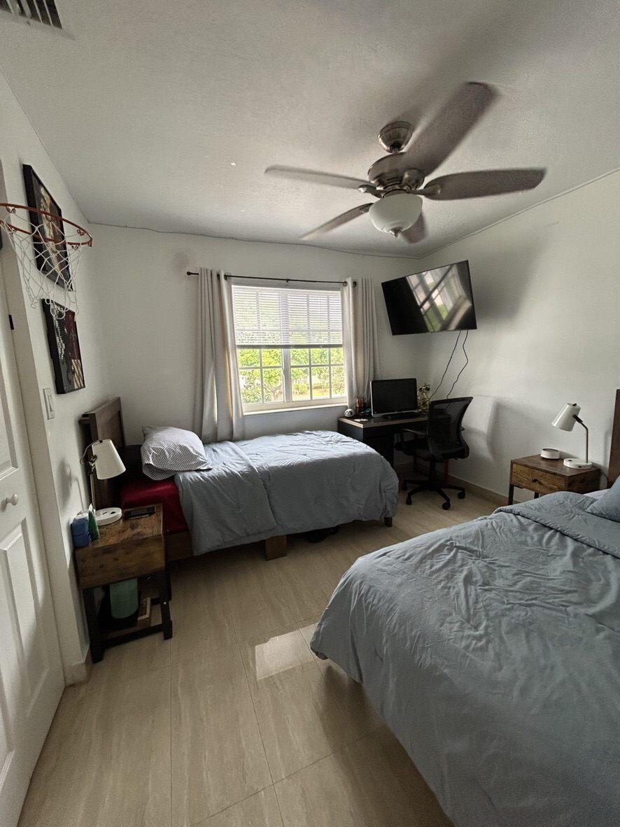 Pembroke Pines photo 2