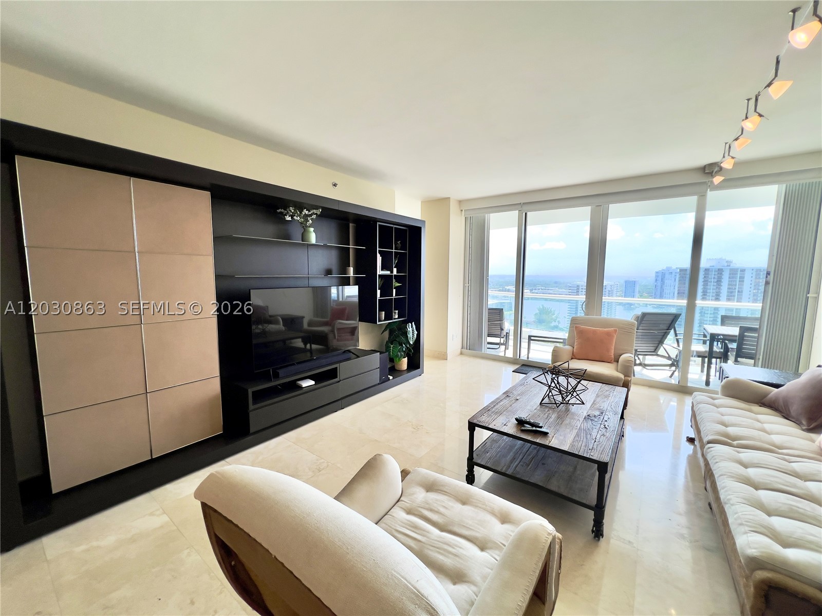 Aventura photo 2