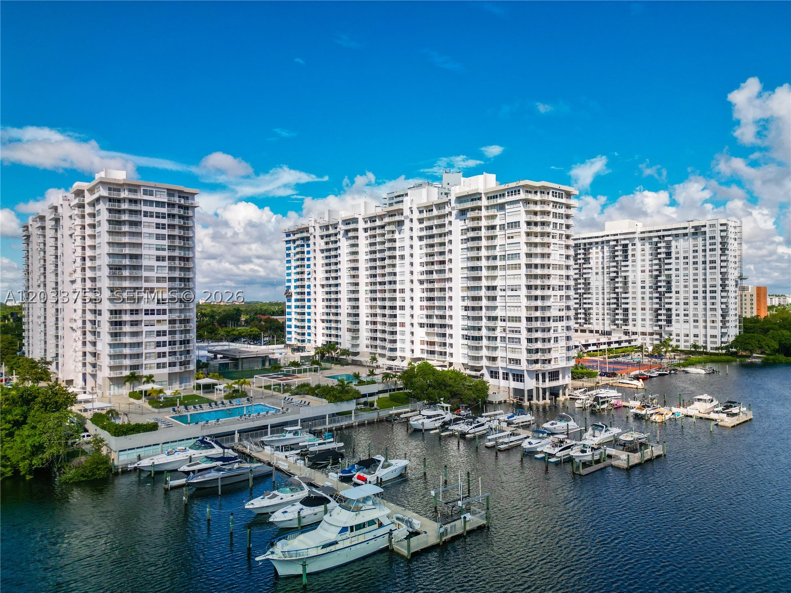 Aventura photo 1