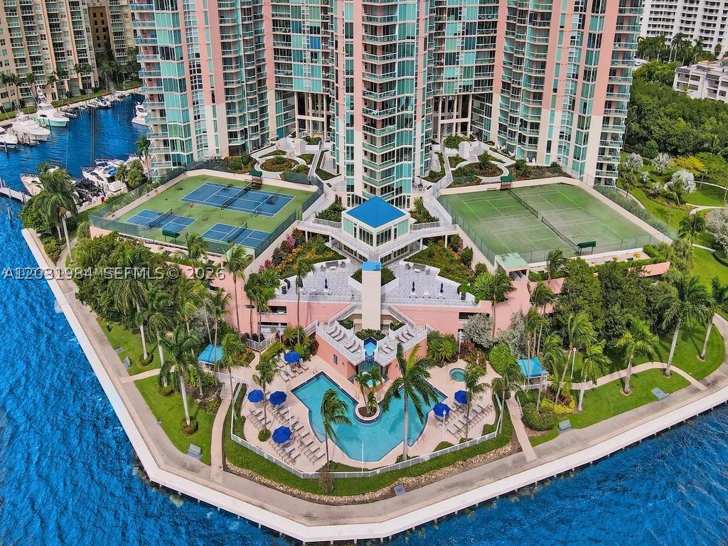 Aventura photo 1