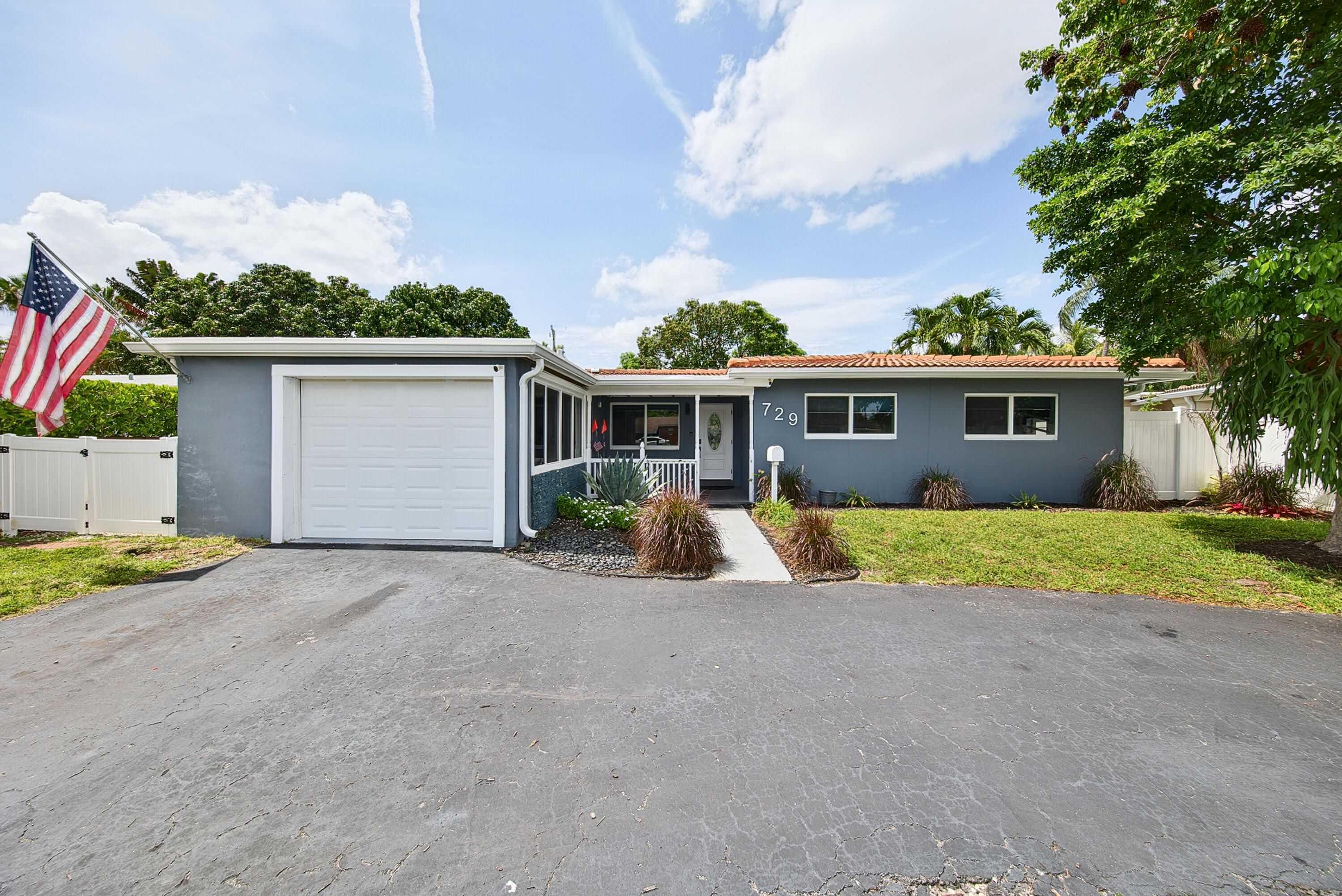 Wilton Manors photo 2