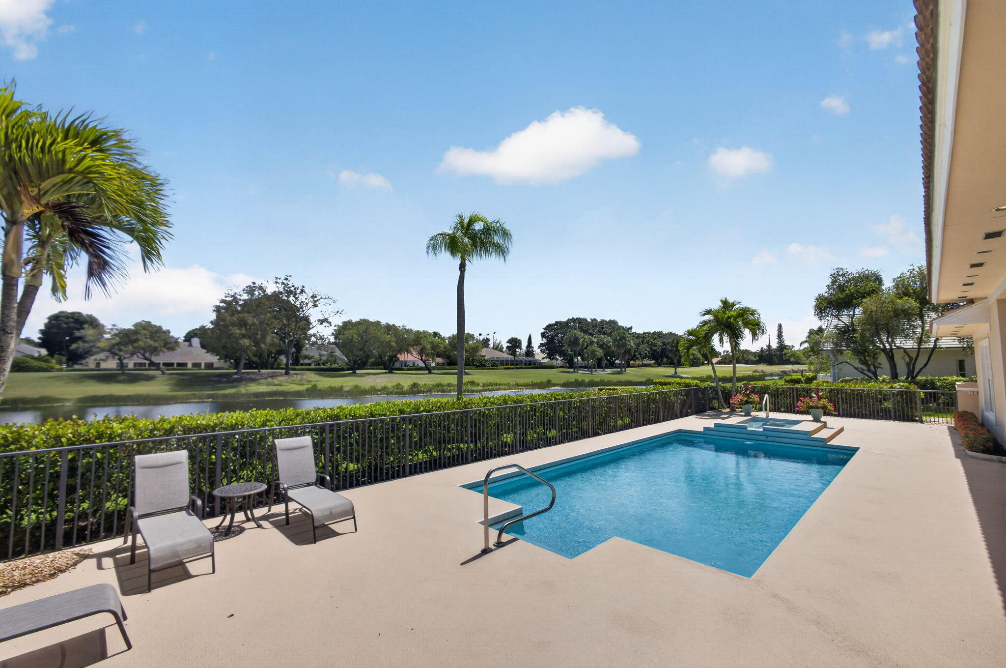 Palm Beach Gardens photo 1