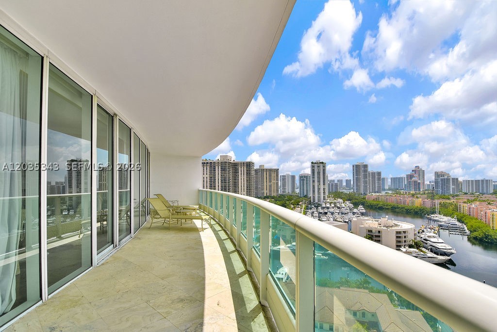 Aventura photo 2