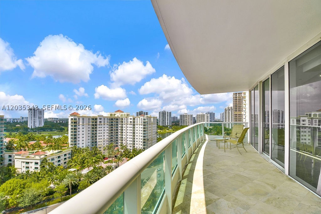 Aventura photo 4