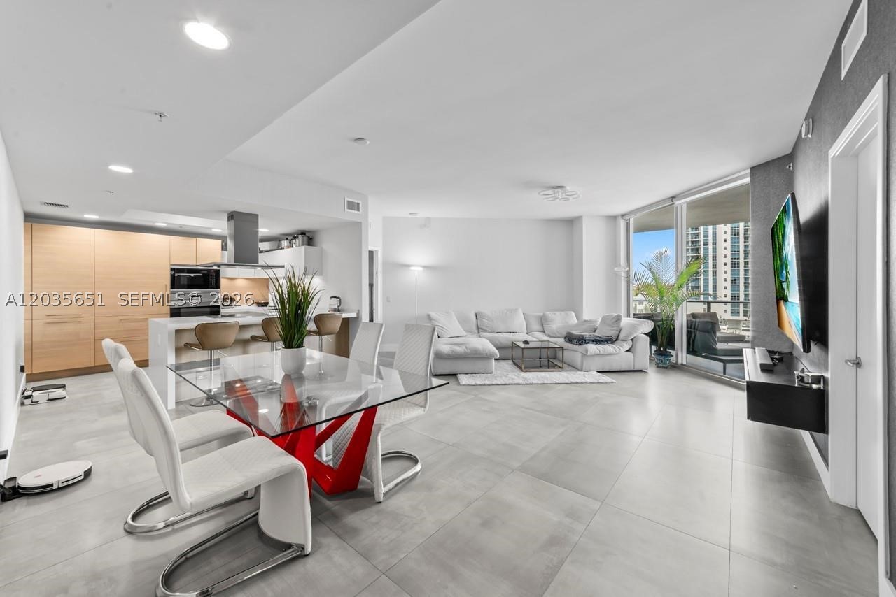 North Miami Beach photo 2
