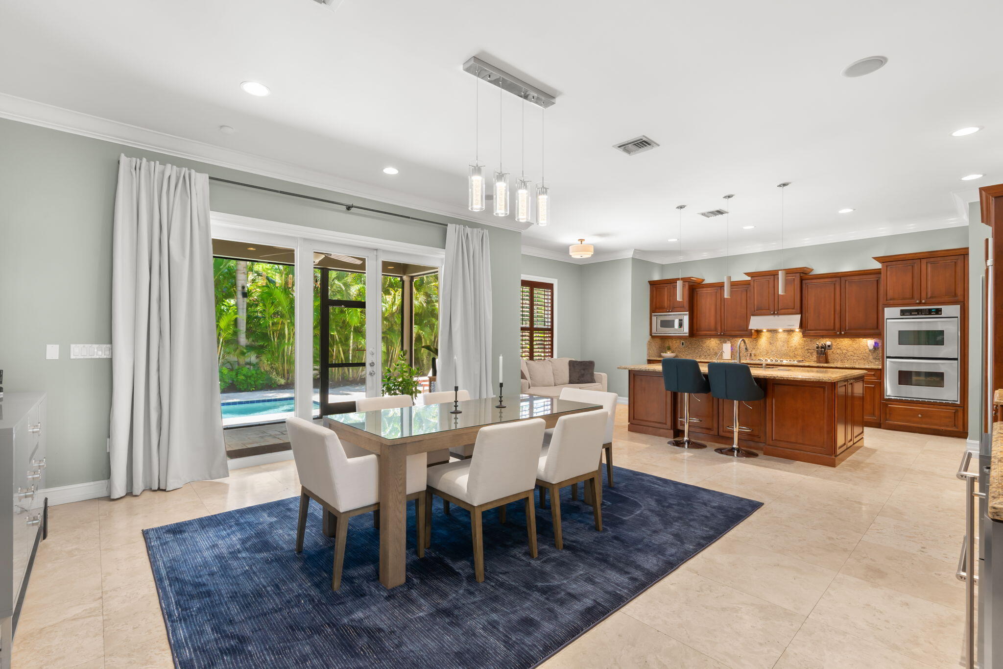 Wilton Manors photo 2