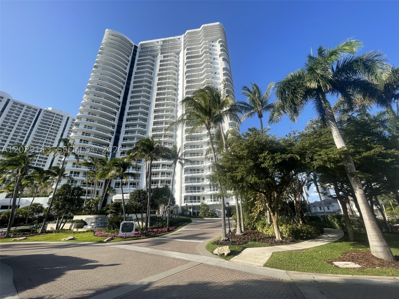 Aventura photo 2