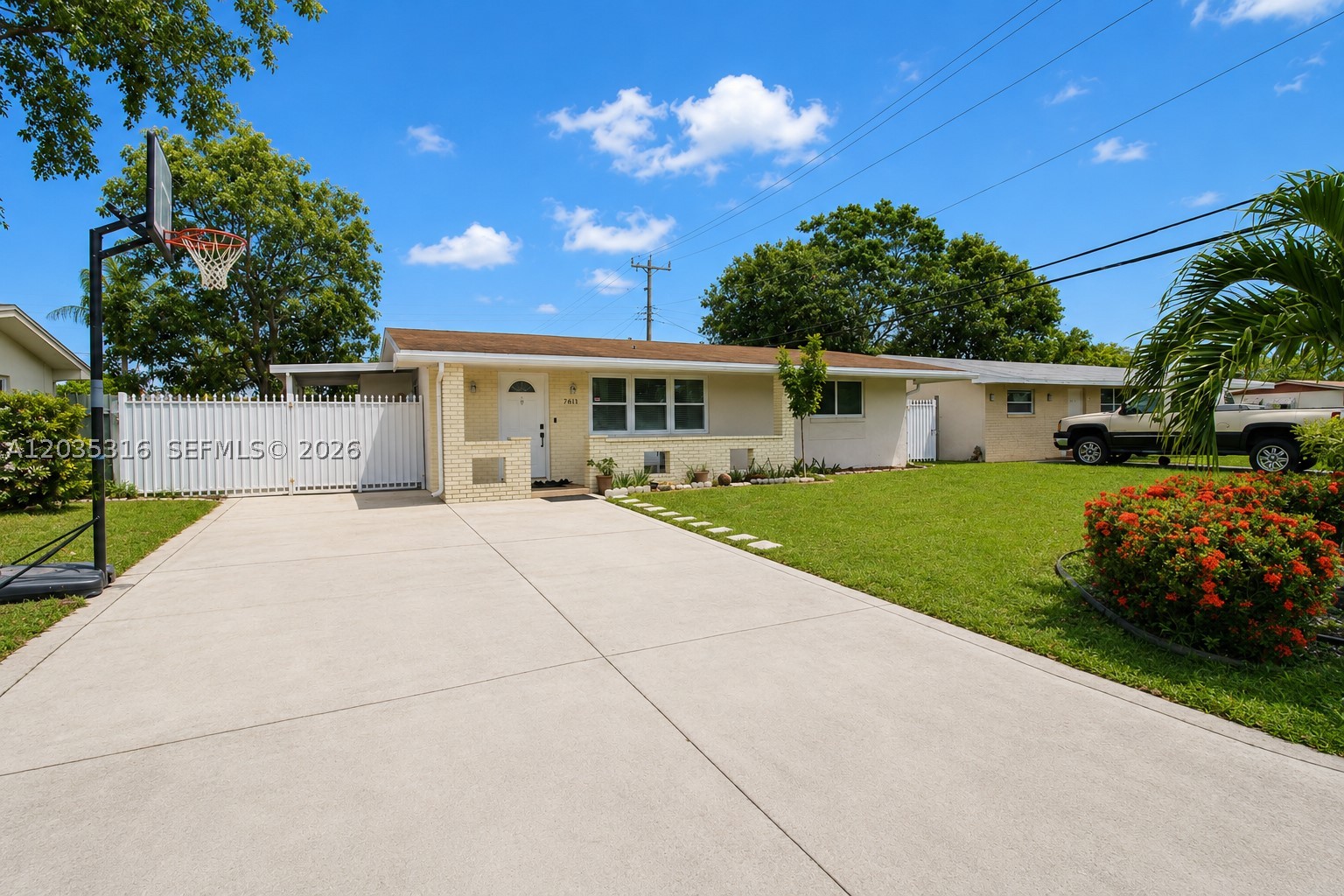 Pembroke Pines photo 2
