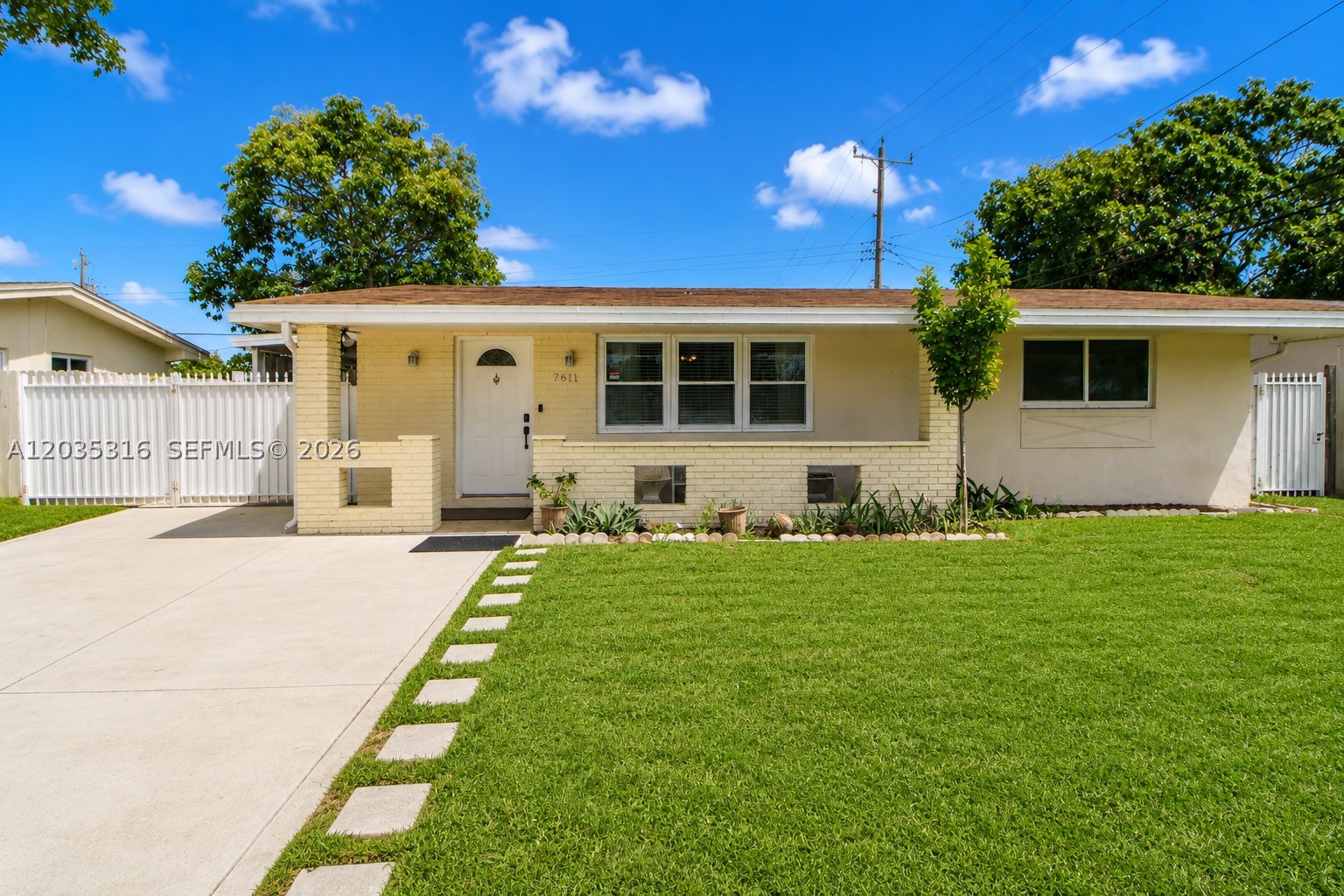 Pembroke Pines photo 1
