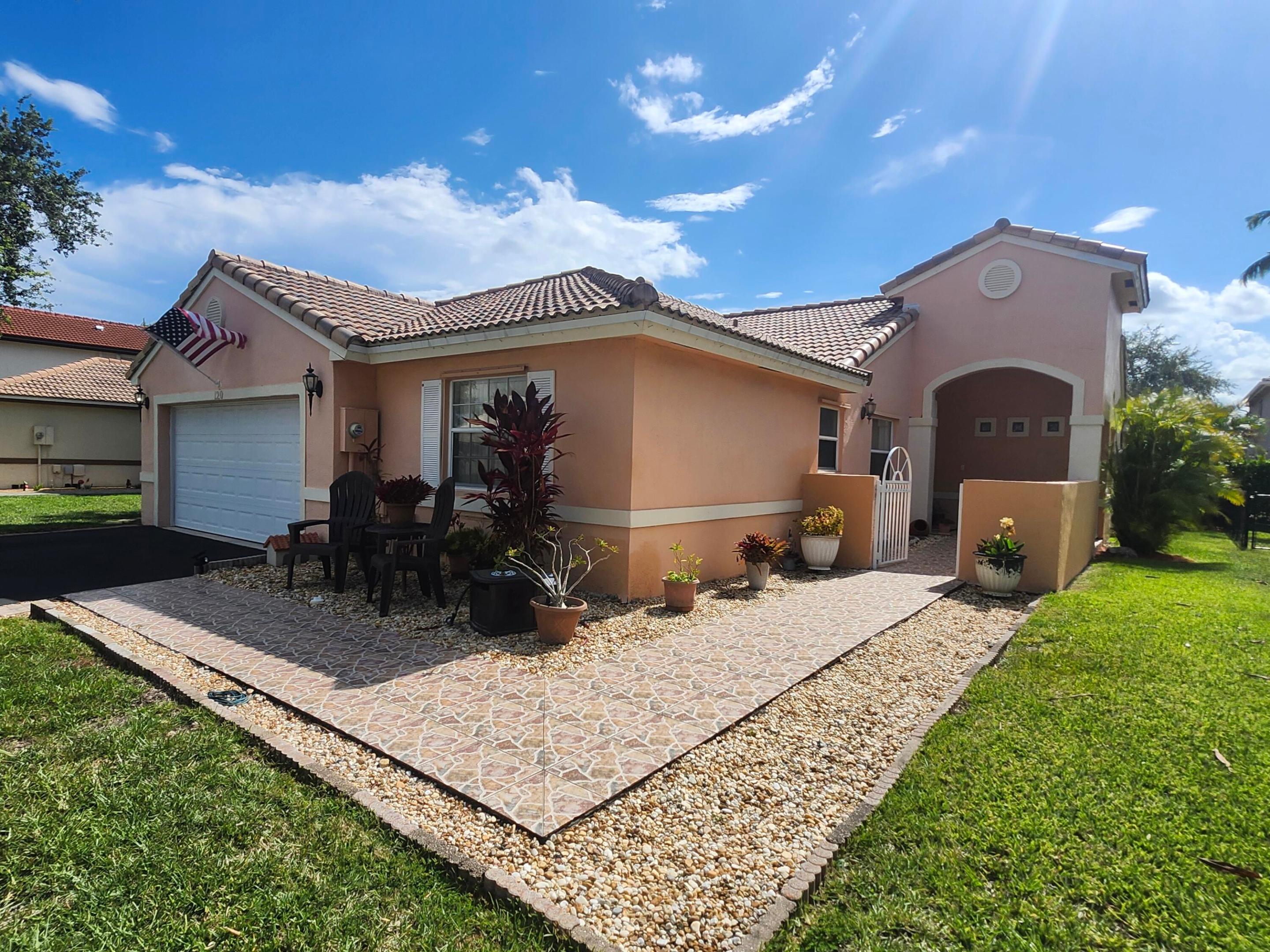 Pembroke Pines photo 1
