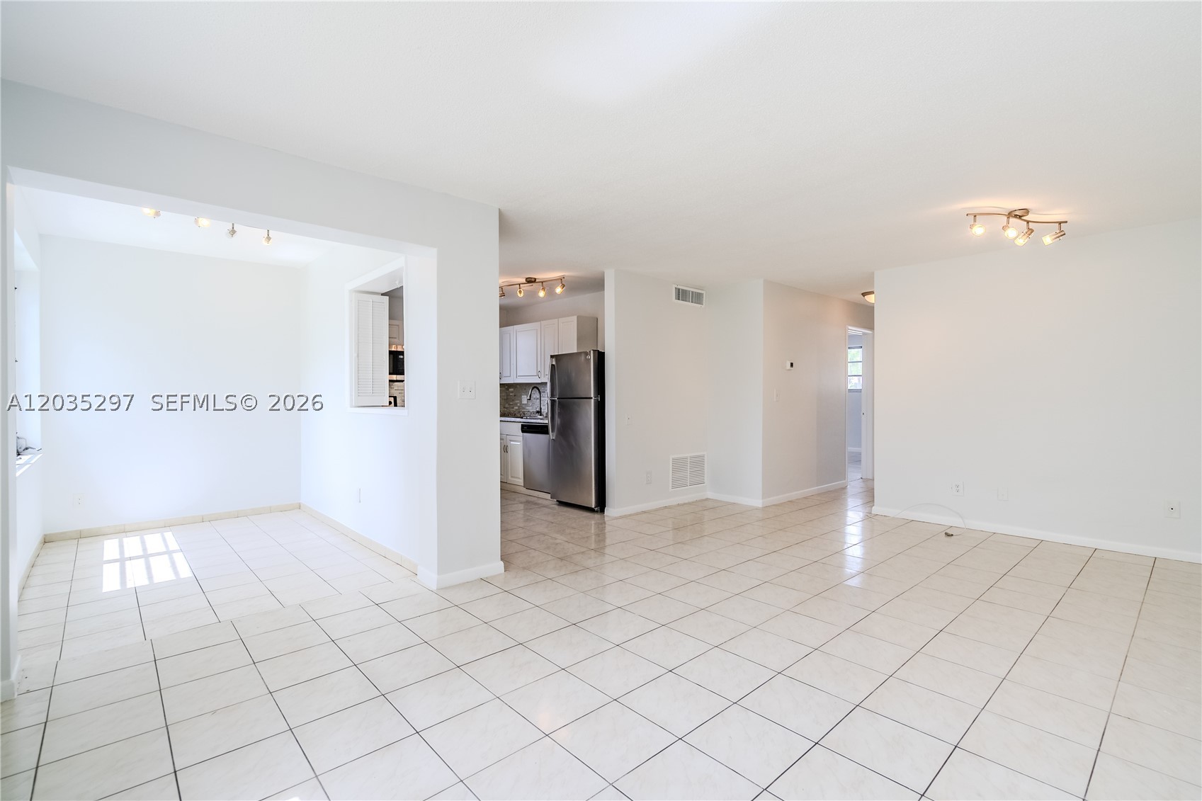 Hallandale Beach photo 2