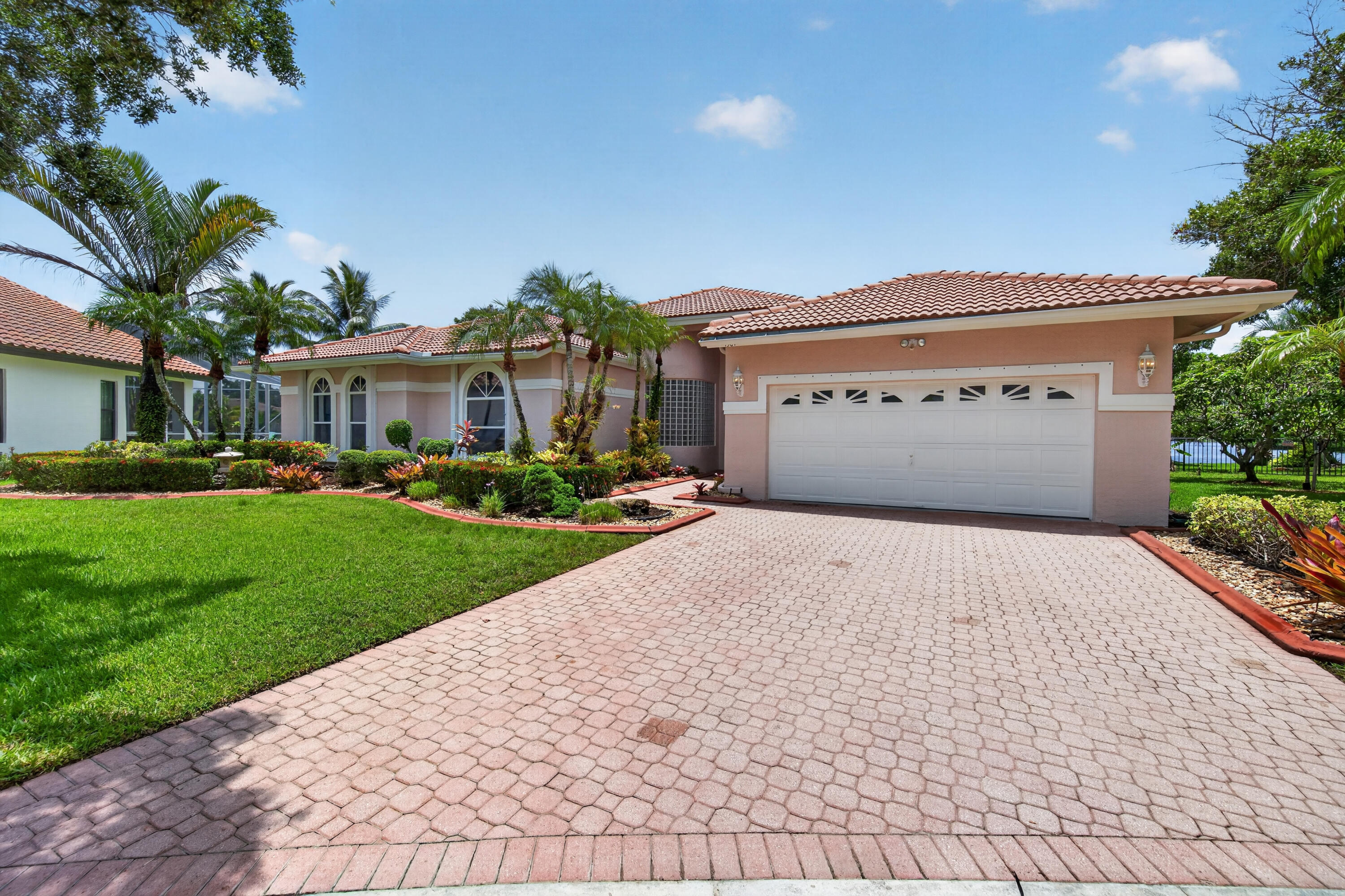 Pembroke Pines photo 1