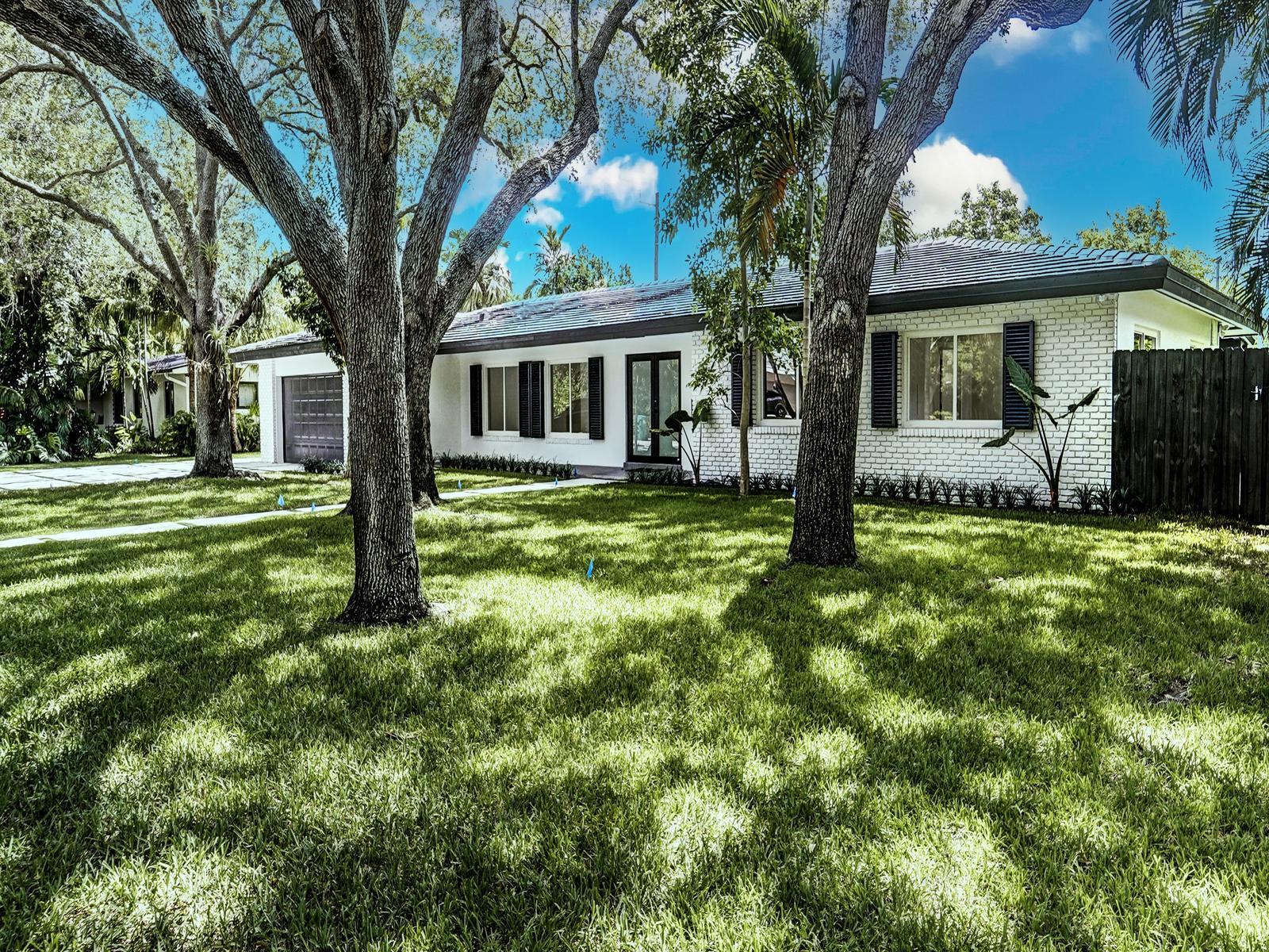 Pinecrest photo 2