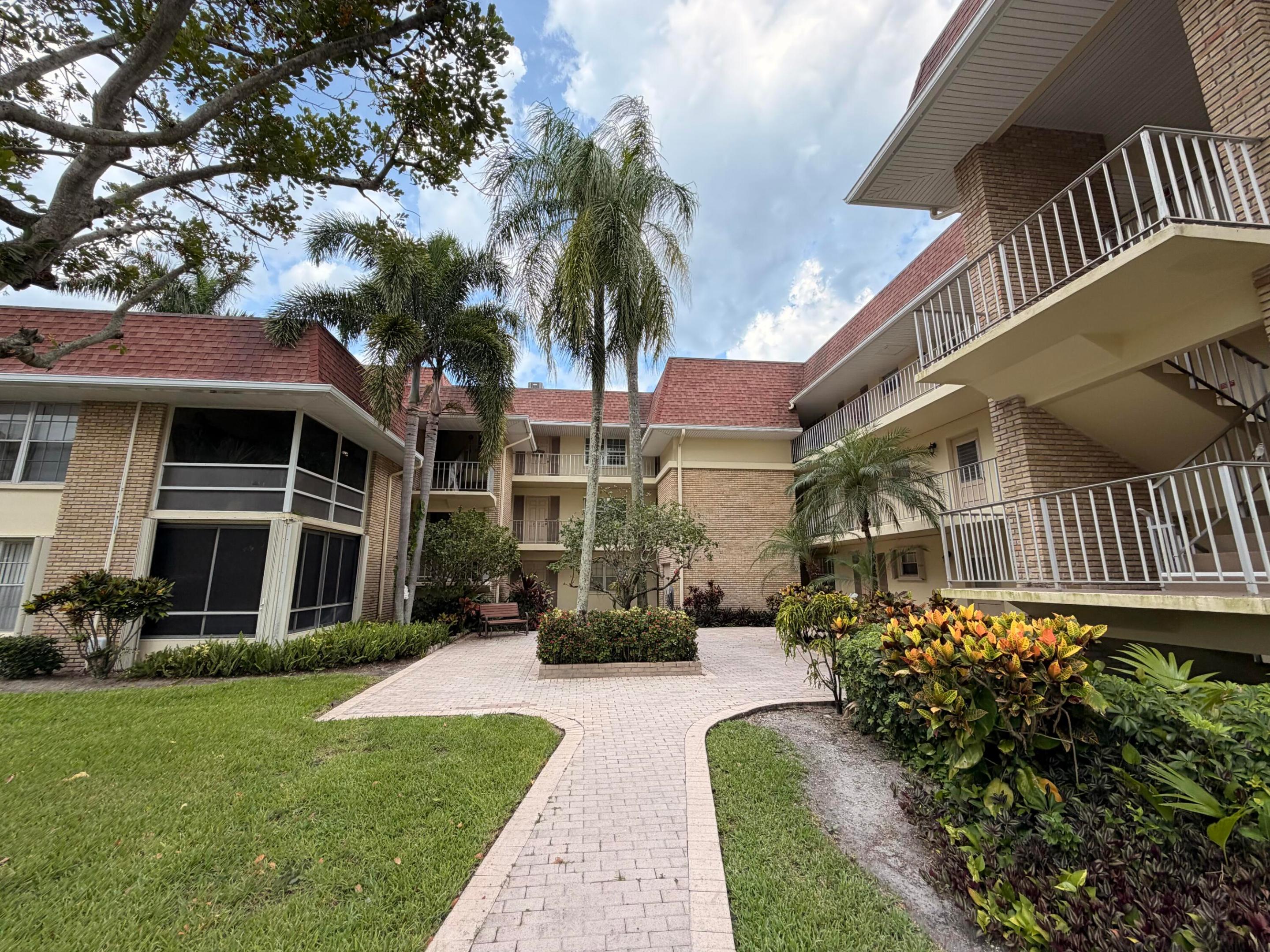 Palm Beach Gardens photo 1