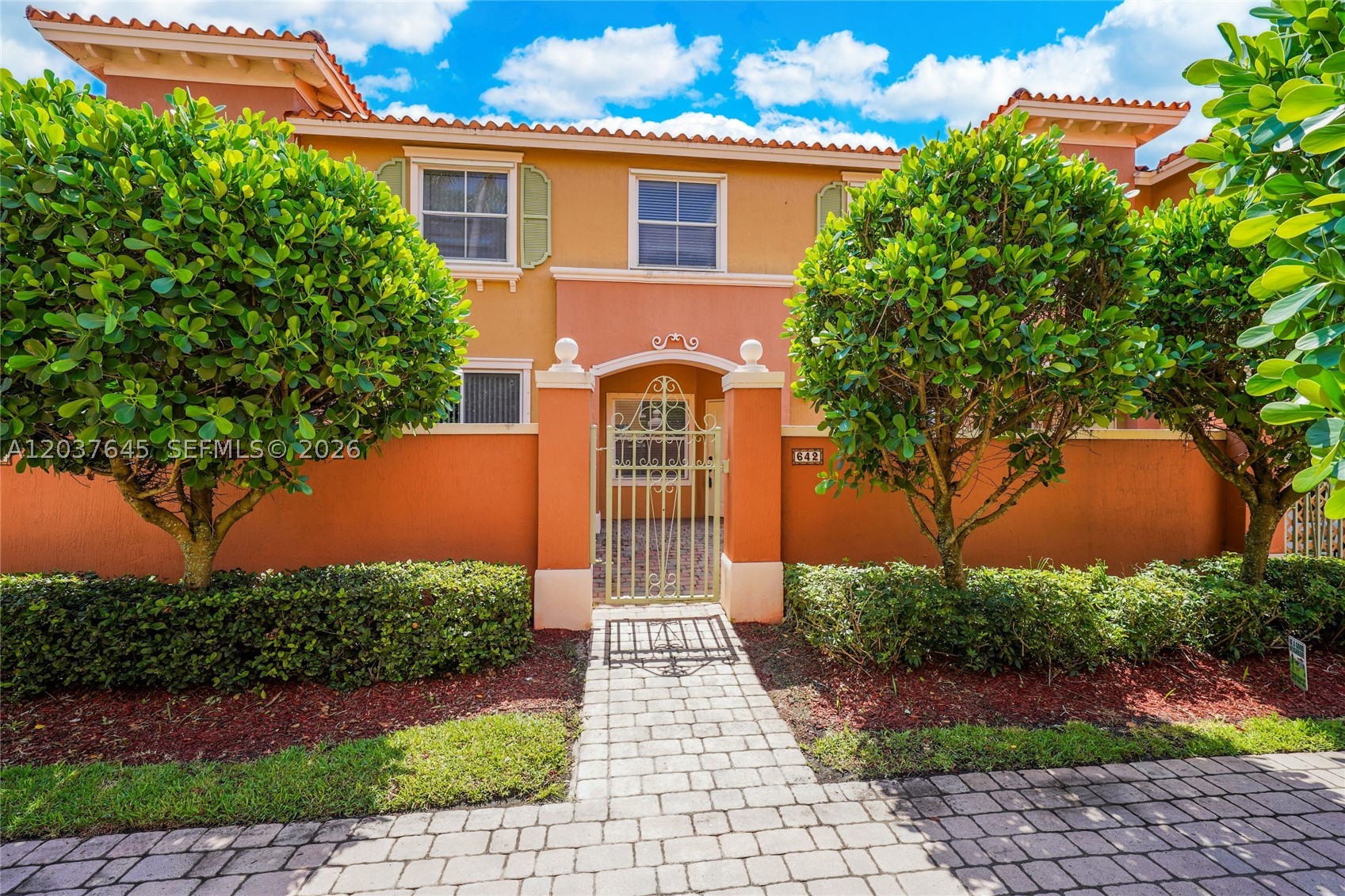 Pembroke Pines photo 1