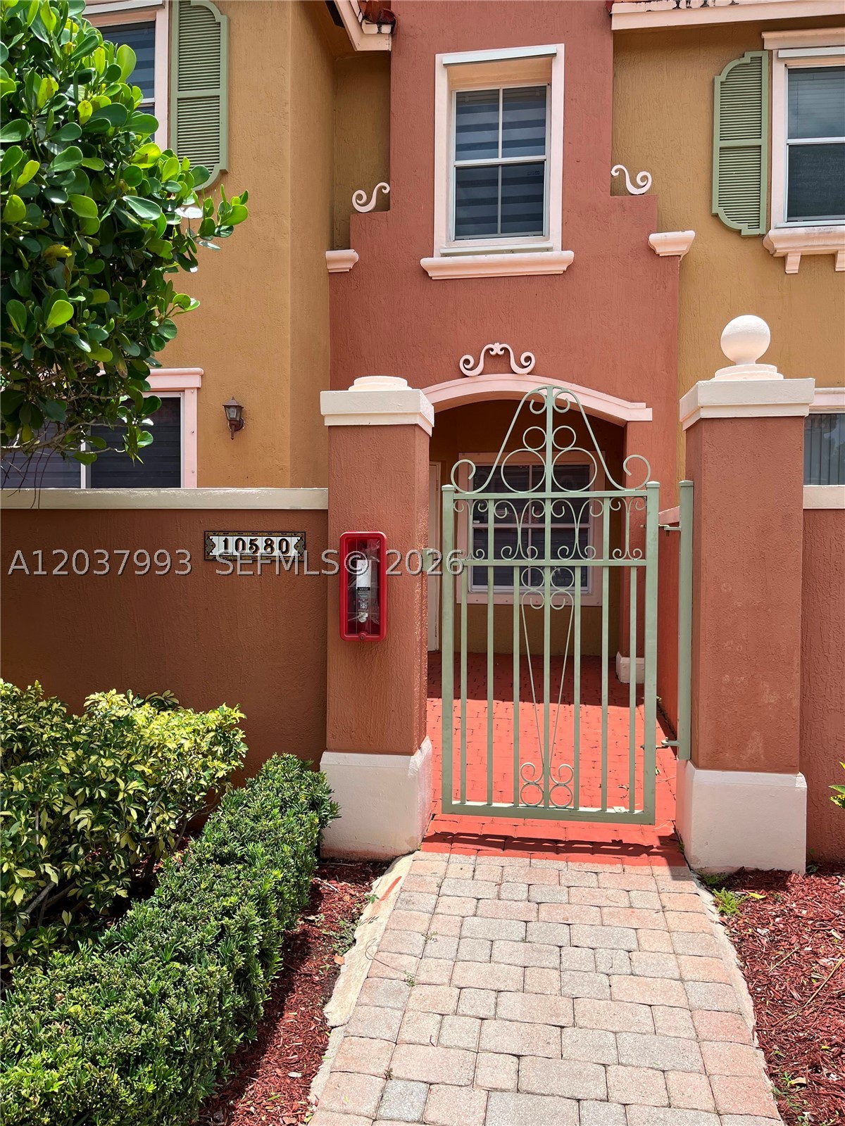 Pembroke Pines photo 1