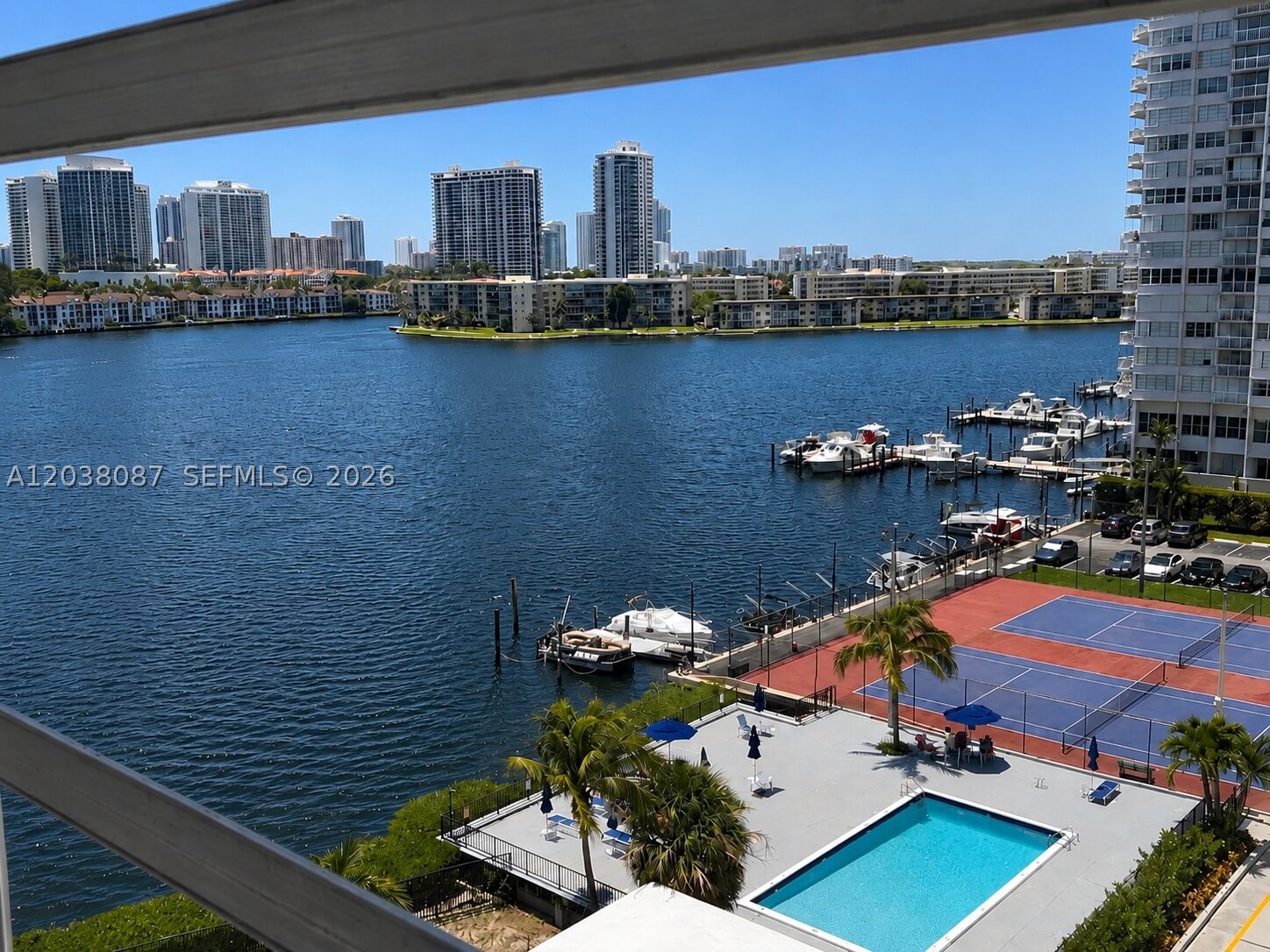 Aventura photo 3