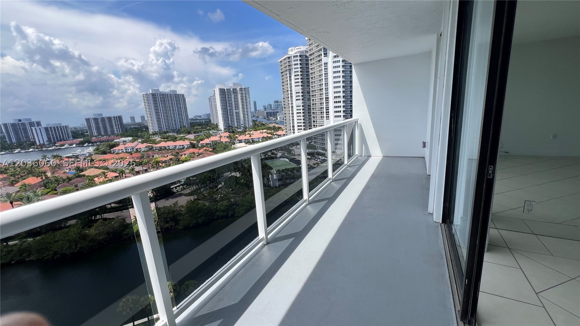 Aventura photo 2