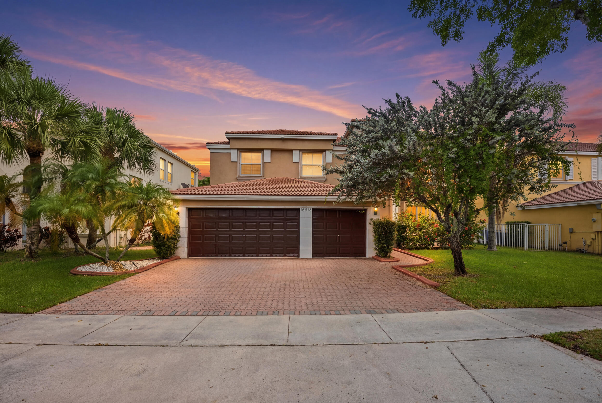 Pembroke Pines photo 1