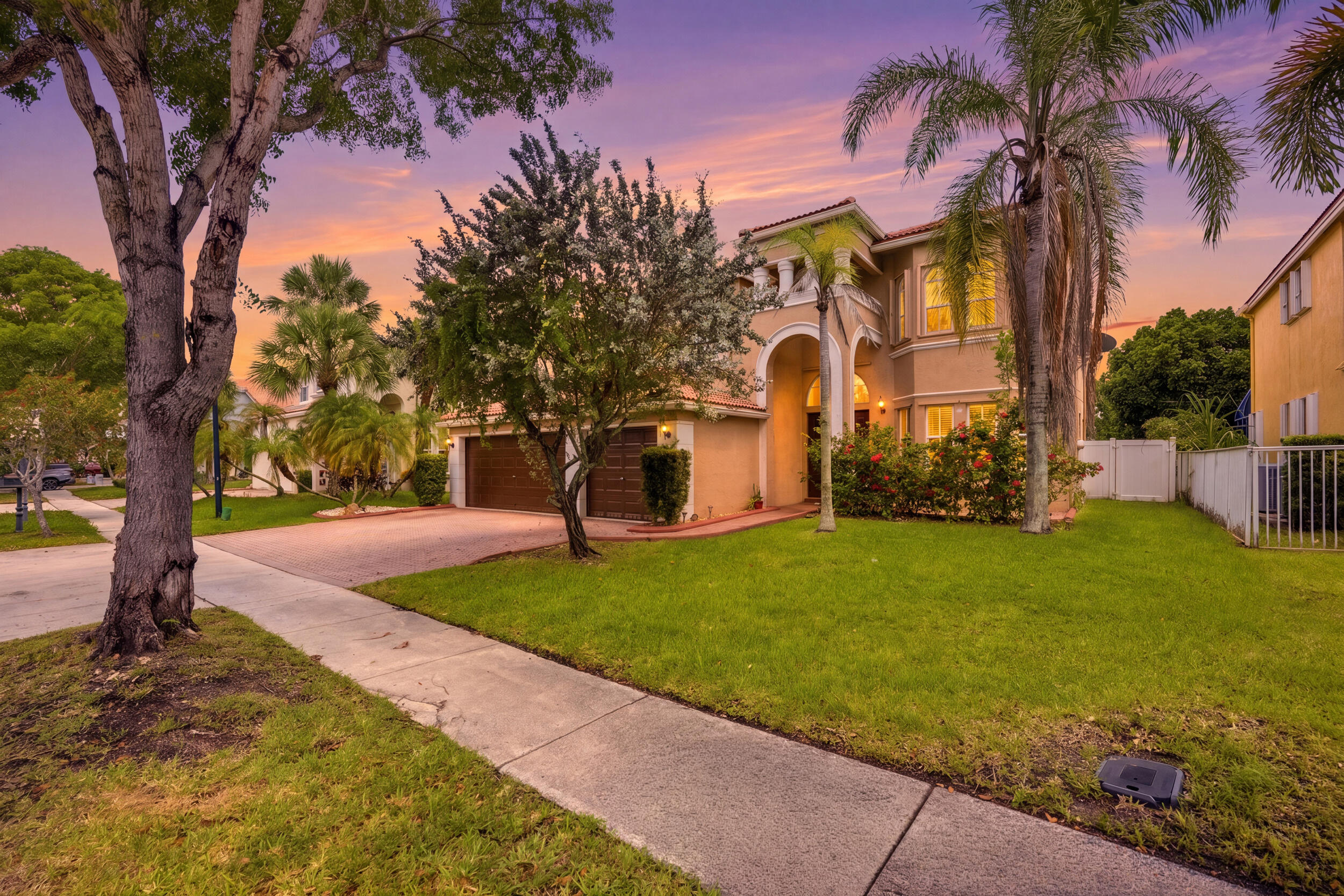 Pembroke Pines photo 2