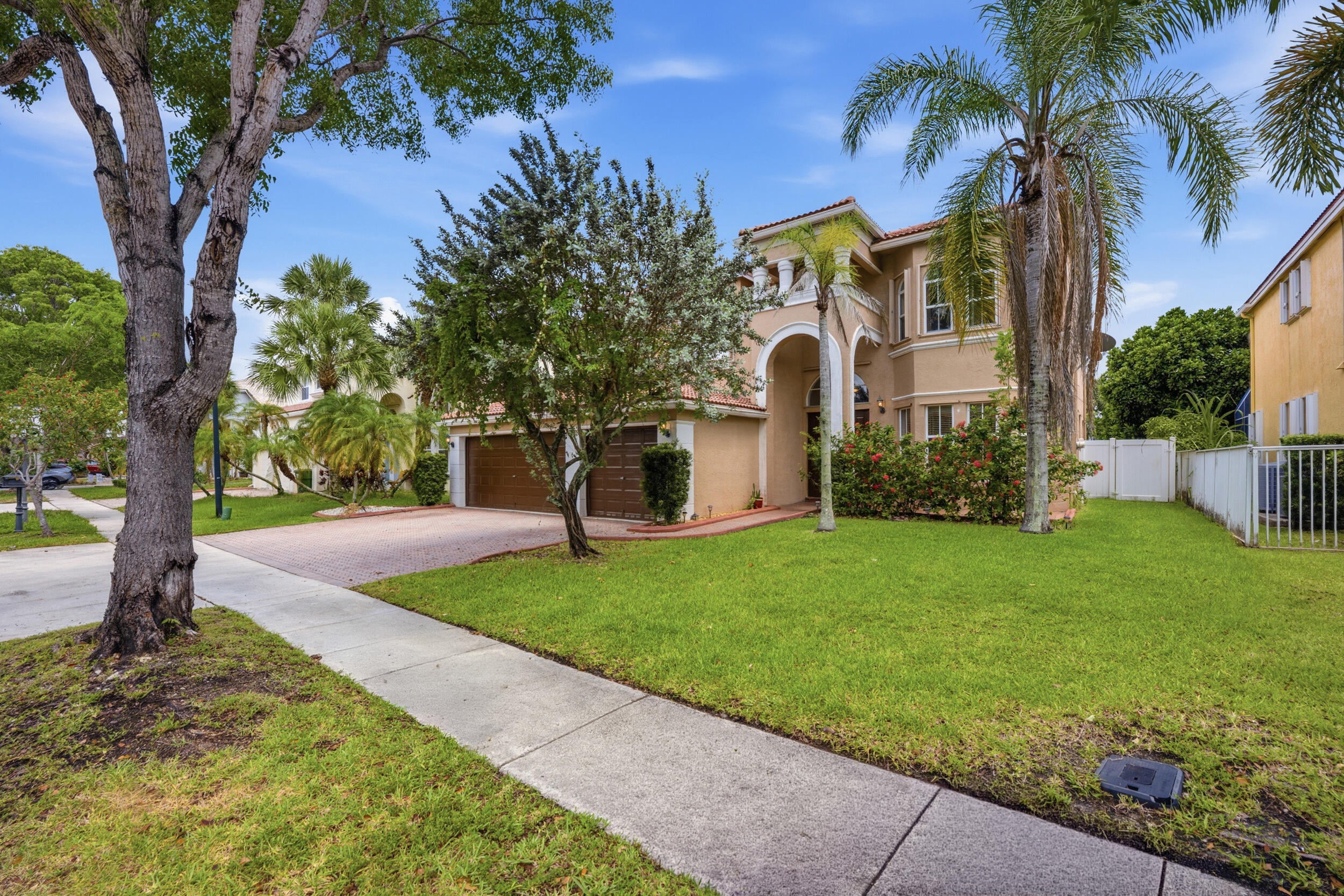 Pembroke Pines photo 3