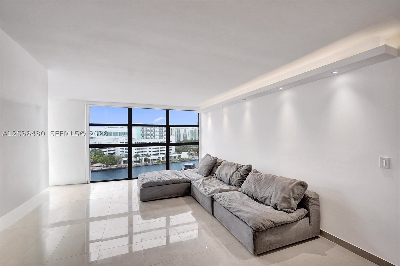 Hallandale Beach photo 1