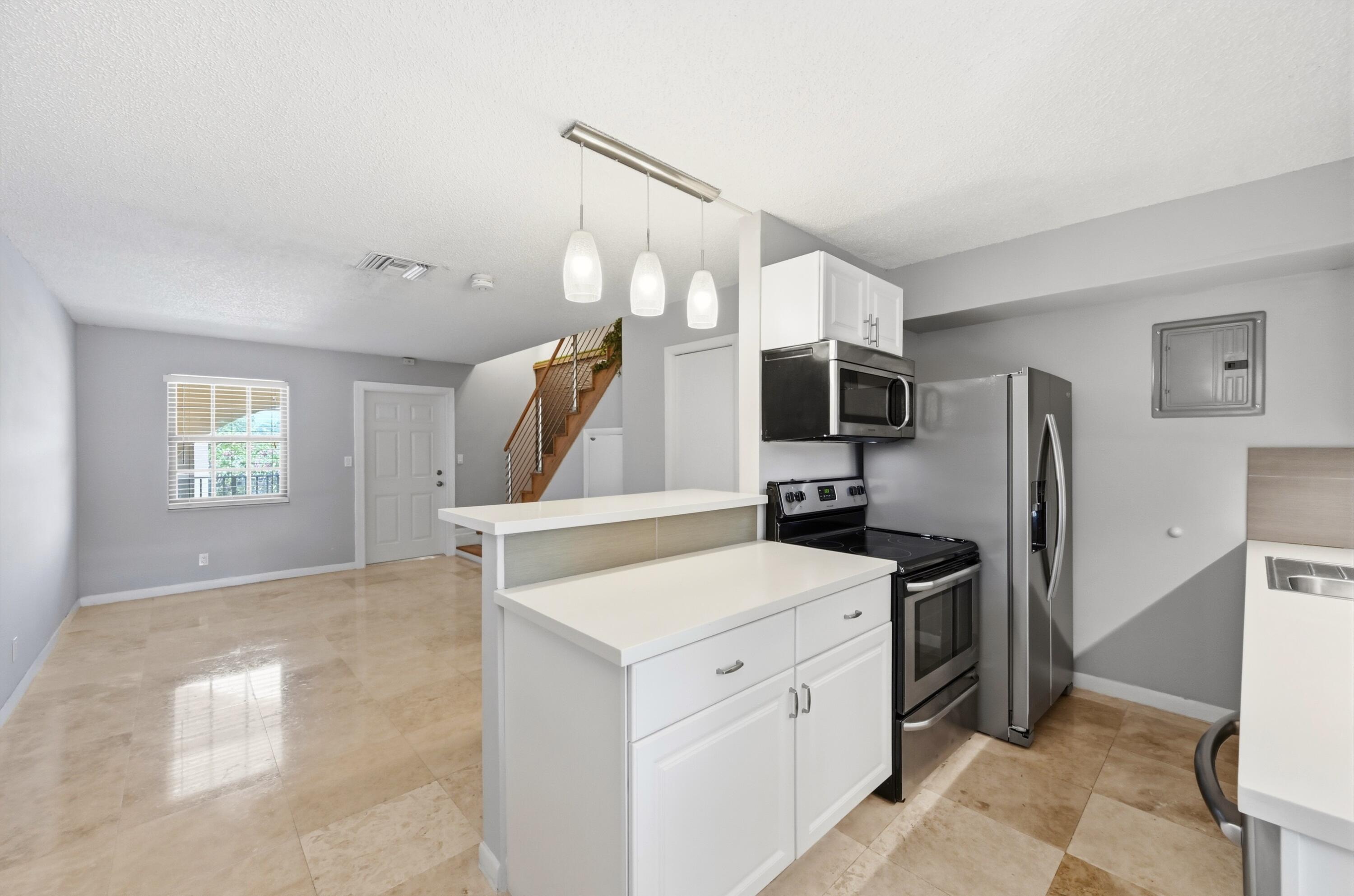 Wilton Manors photo 2