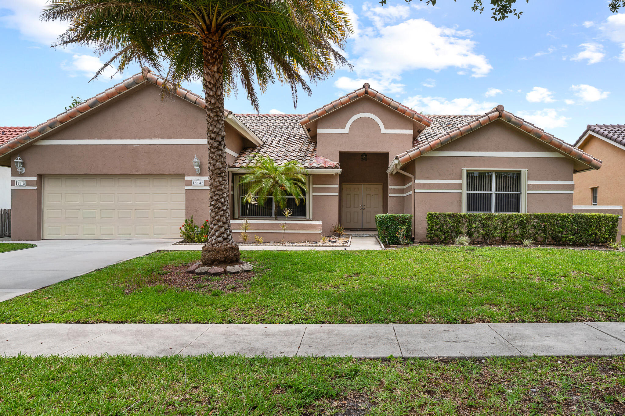 Pembroke Pines photo 2