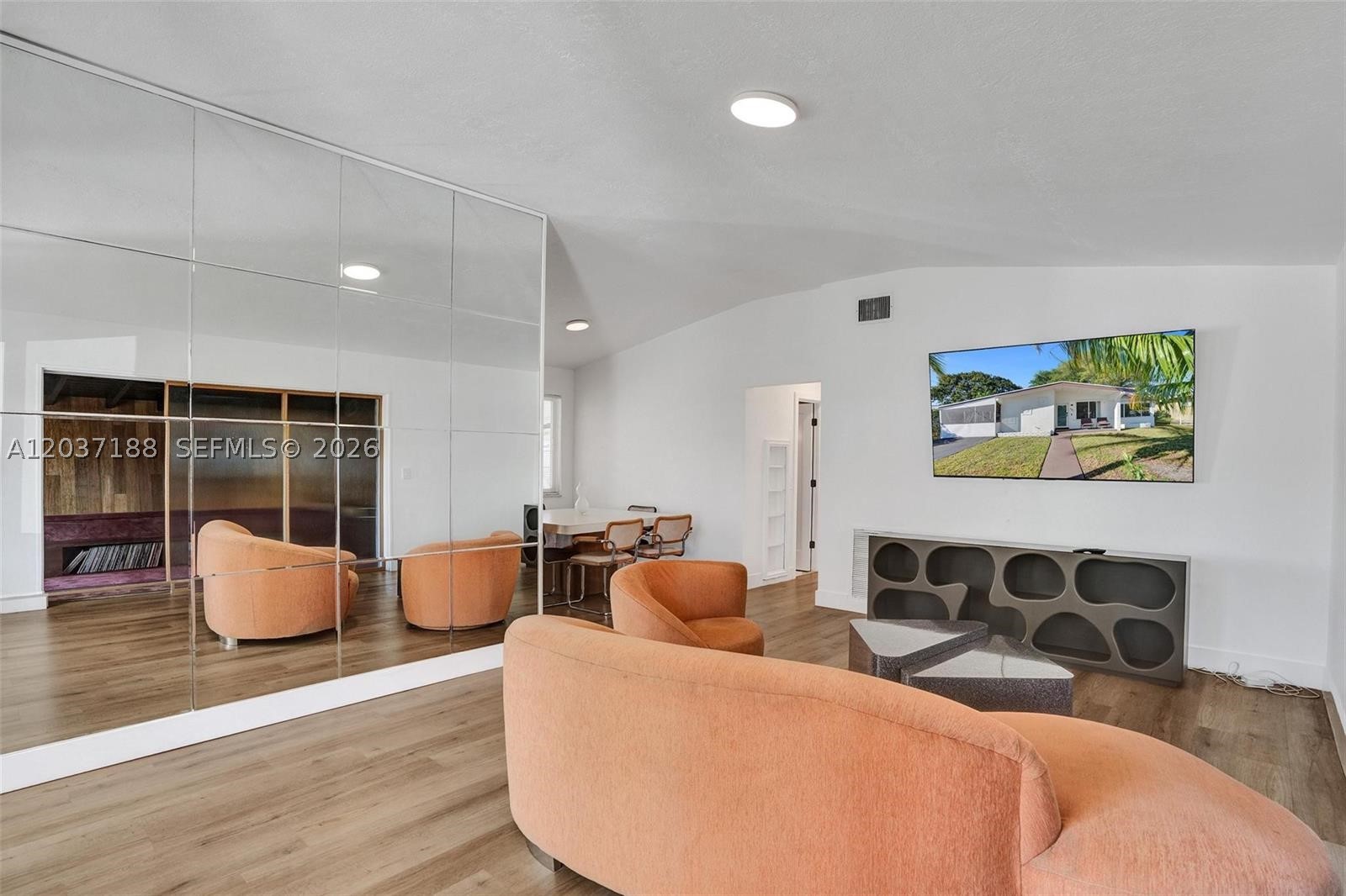 North Miami Beach photo 2