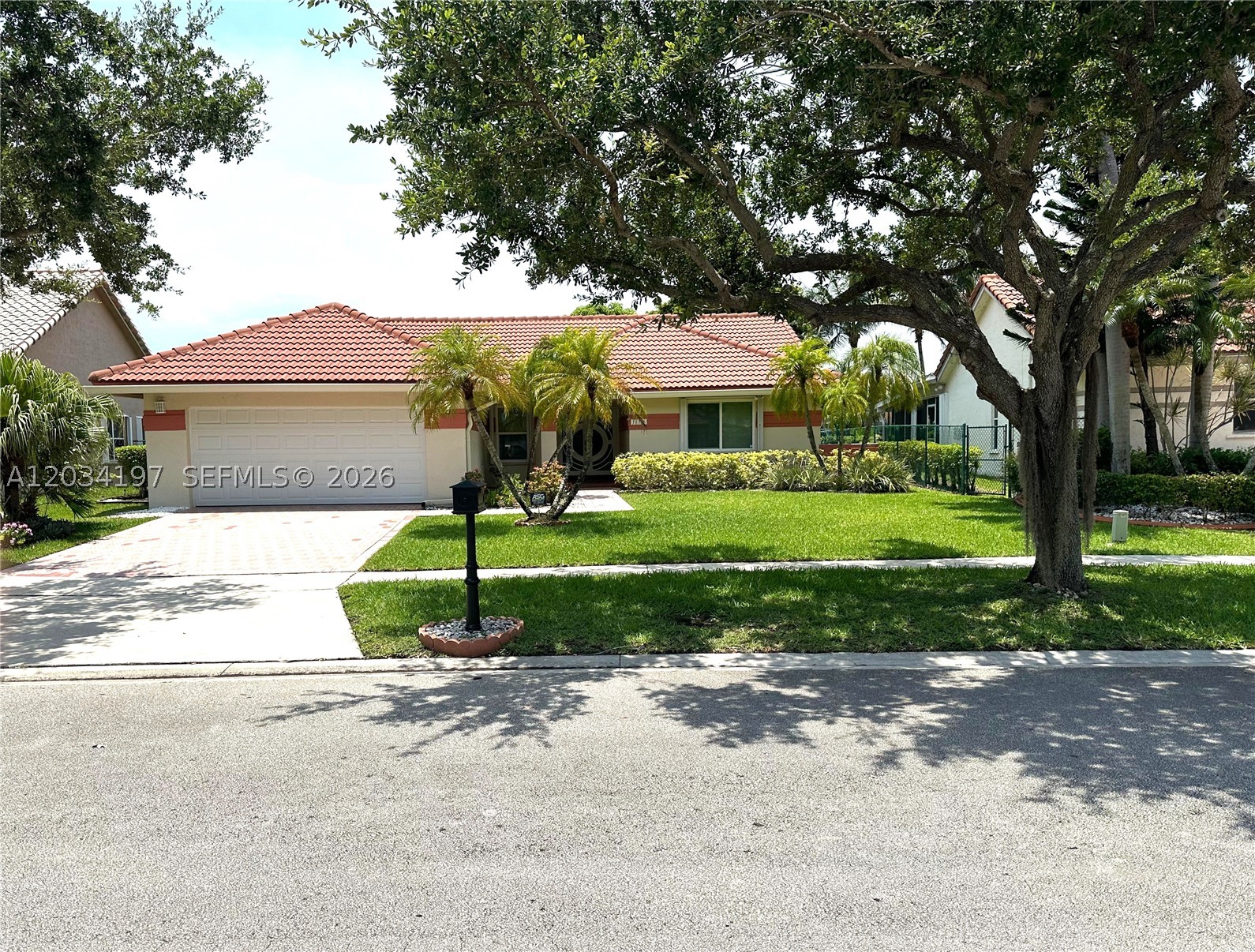 Pembroke Pines photo 2