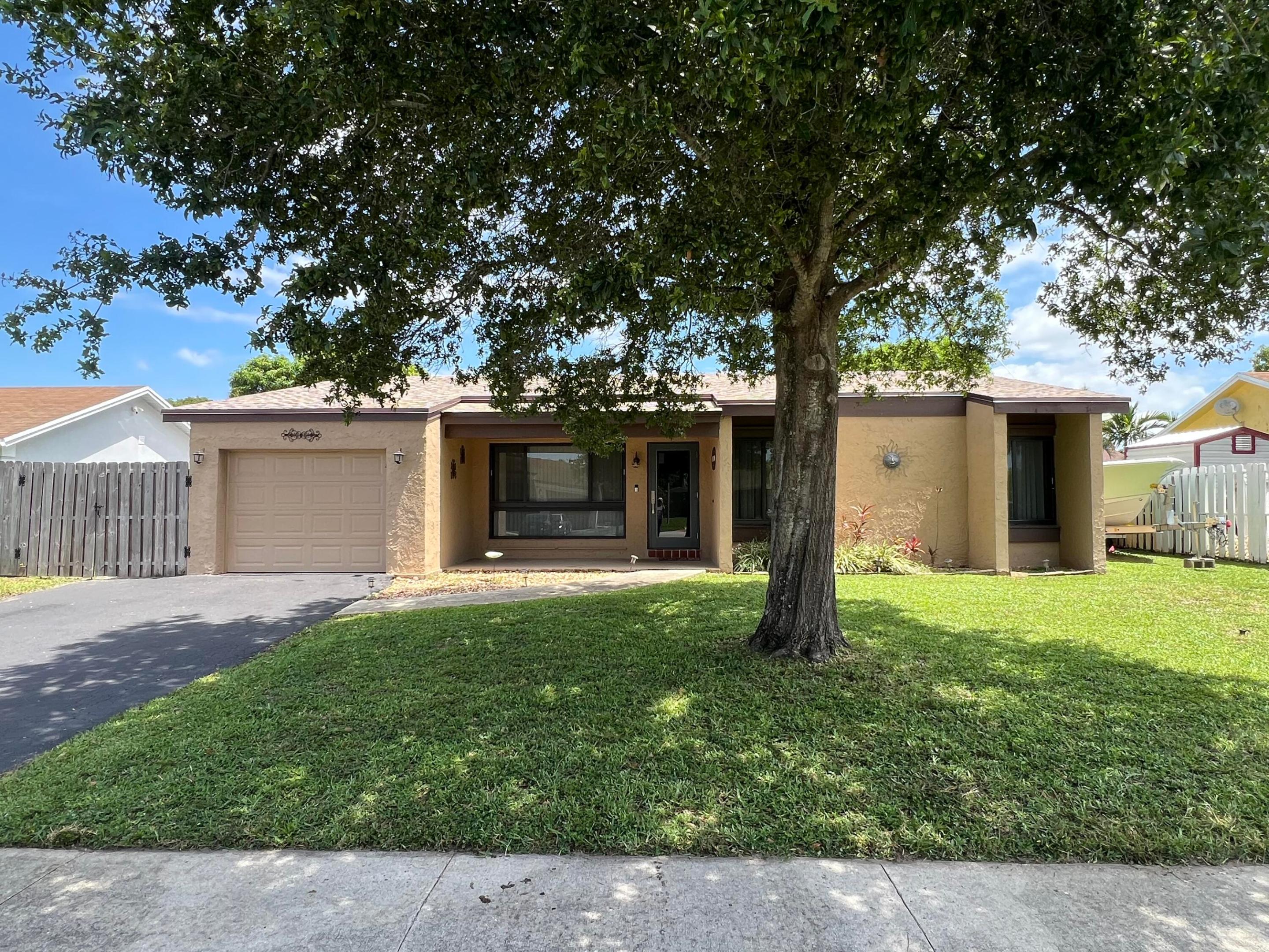 Pembroke Pines photo 3